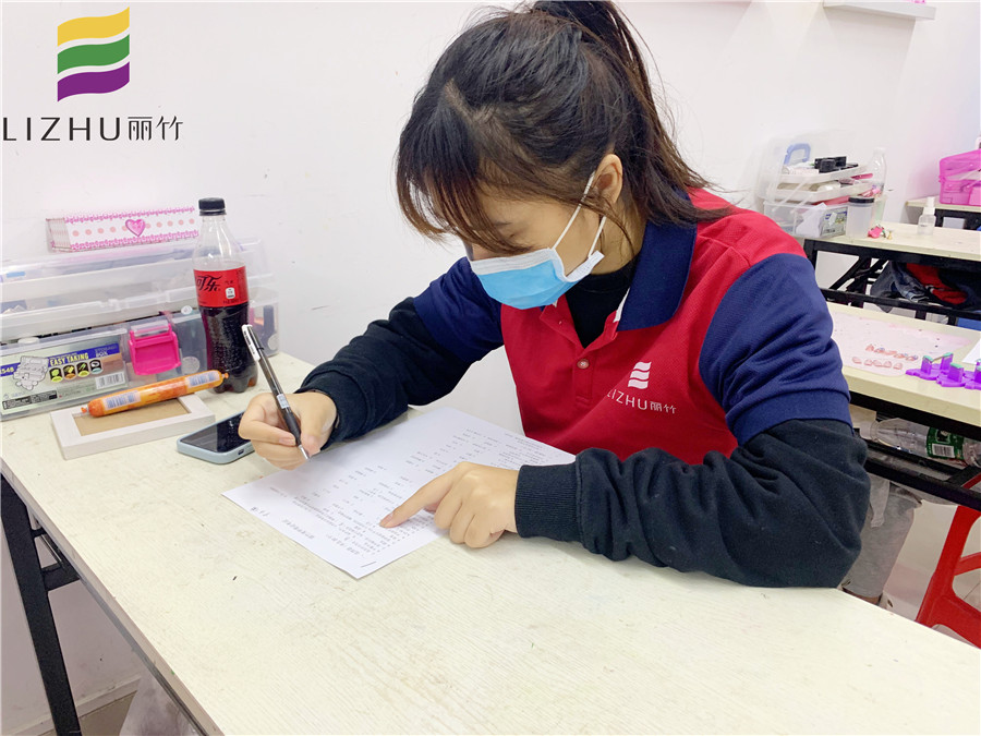 廣西美甲學(xué)校十大名校：學(xué)美甲為什么要重視理論？