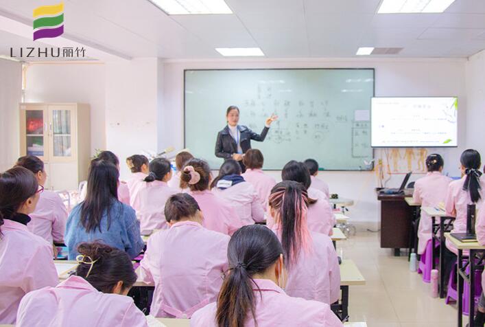 美容學(xué)理論知識(shí)重要嗎？廣西專業(yè)美容培訓(xùn)告訴你