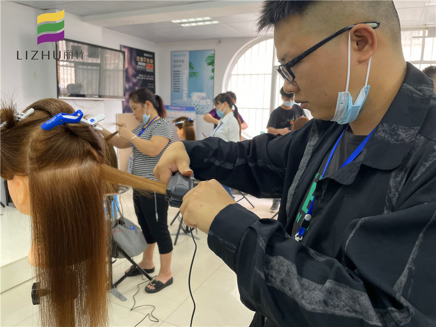 拉直發(fā)的教程知識點(diǎn)概括，廣西學(xué)燙染一對一教學(xué)