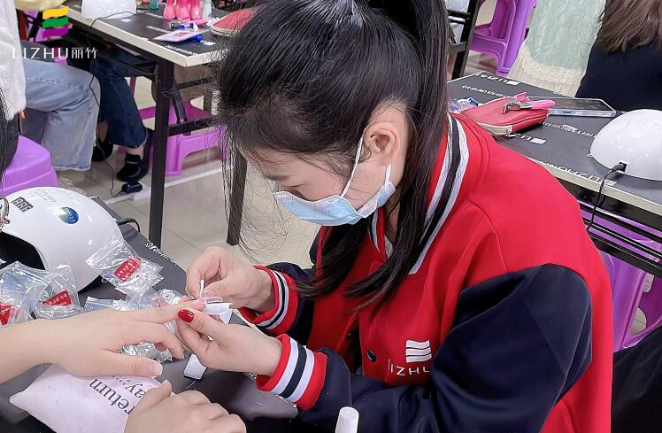 半貼甲片怎么貼？學(xué)美甲理論知識分享