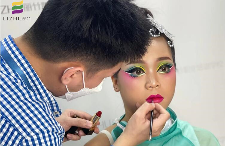 舞臺妝的特點(diǎn)，廣西彩妝培訓(xùn)機(jī)構(gòu)分享