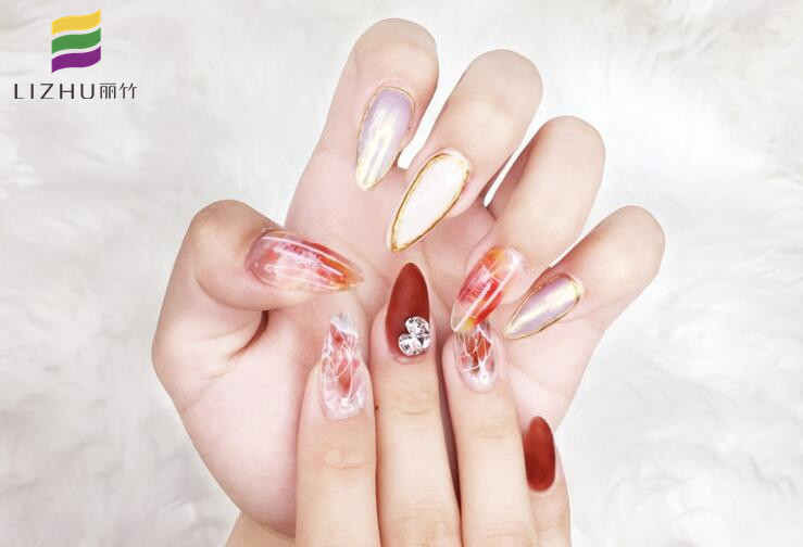 日式風(fēng)格暈染美甲，南寧美甲短期培訓(xùn)班作品