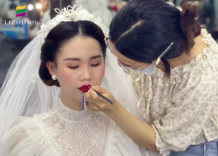 輕復(fù)古新娘造型 ，優(yōu)雅就是如此簡(jiǎn)單