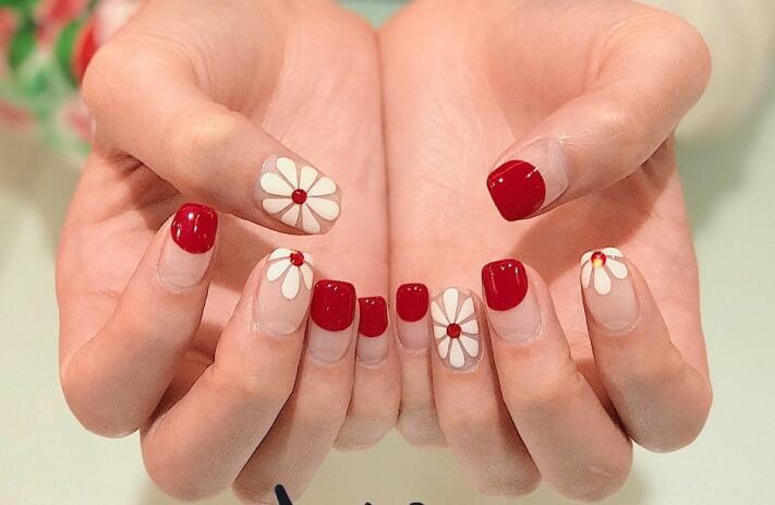 單色小雛菊美甲，簡(jiǎn)約卻不簡(jiǎn)單