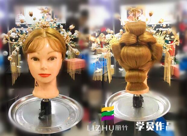 秀禾卷筒造型手法，廣西新娘化妝培訓(xùn)給你教程