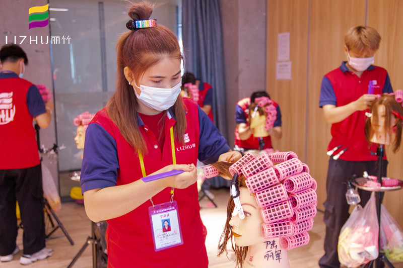 美發(fā)助理的考核標(biāo)準(zhǔn)，南寧美發(fā)師培訓(xùn)課程