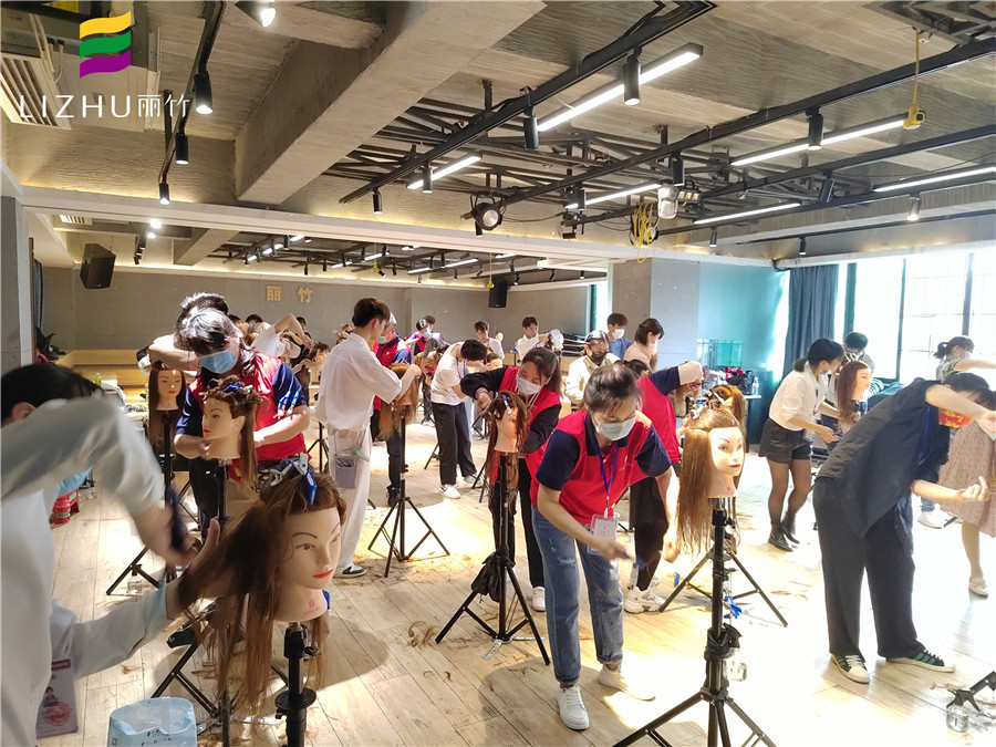 南寧學(xué)剪女頭發(fā)哪里比較好？歡迎到南寧女士剪發(fā)培訓(xùn)班