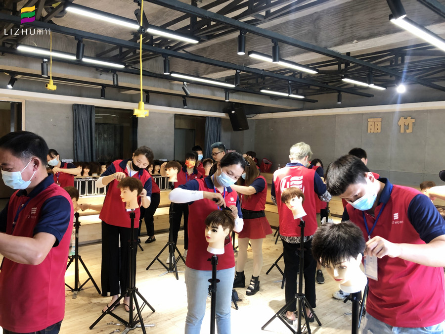 如何快速剪男發(fā)？廣西男士頭發(fā)修剪教程分享