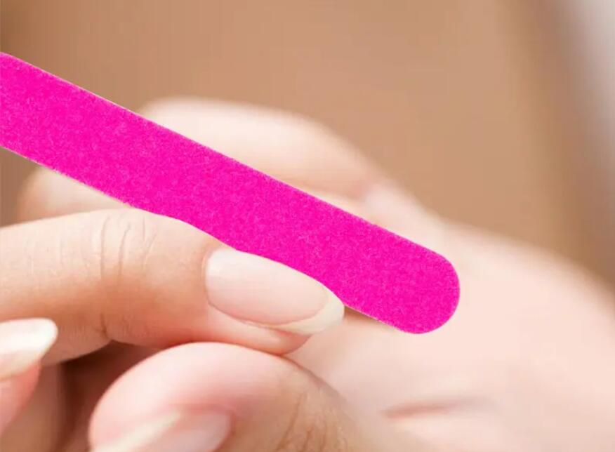 美甲為什么要打磨？南寧美甲師專業(yè)學(xué)校幫你