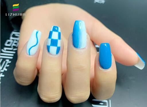棋盤(pán)格美甲，南寧時(shí)尚美甲培訓(xùn)引領(lǐng)復(fù)古風(fēng)