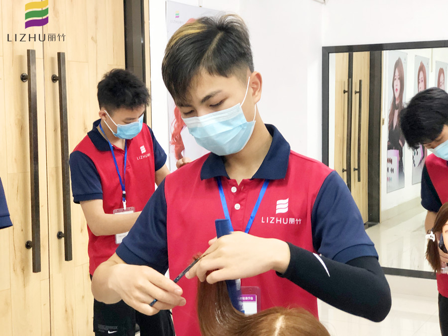 美發(fā)中工技師的考核標準，南寧市職業(yè)技能鑒定培訓機構