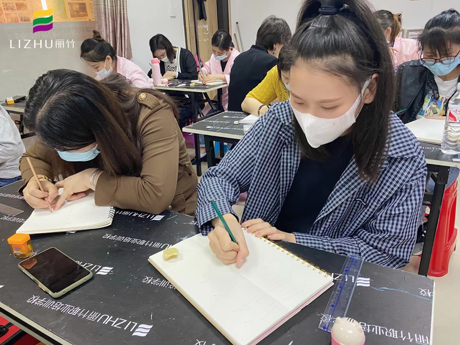 紋繡紙上練習(xí)的重要性，南寧專業(yè)紋繡學(xué)校幫你分析