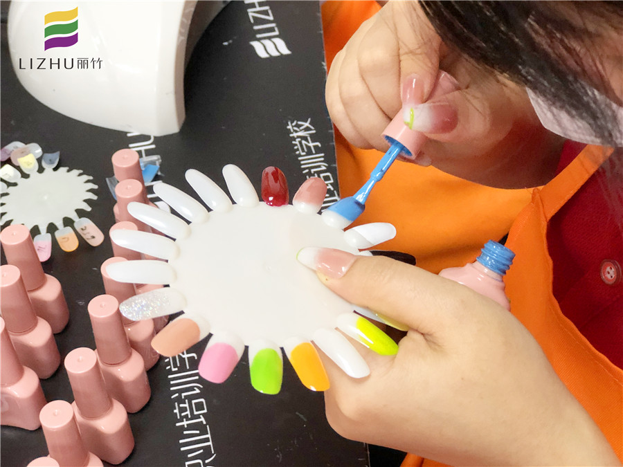 美甲圓盤(pán)色卡涂色方法，廣西基礎(chǔ)美甲教程分享