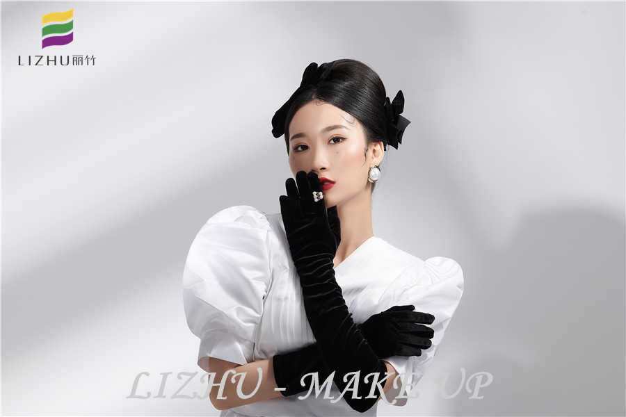 簡(jiǎn)約復(fù)古新娘造型