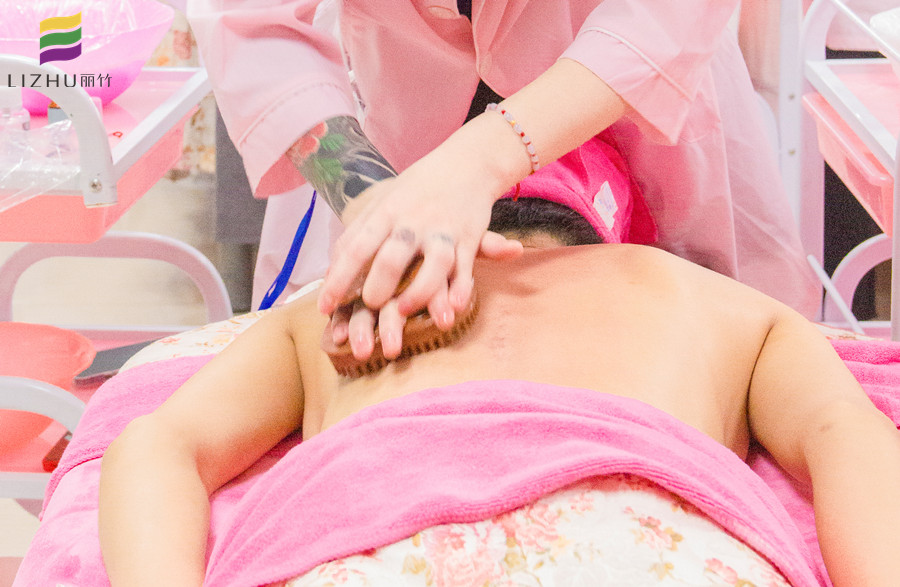 按摩刷刷背的好處，廣西美容按摩培訓(xùn)班課程