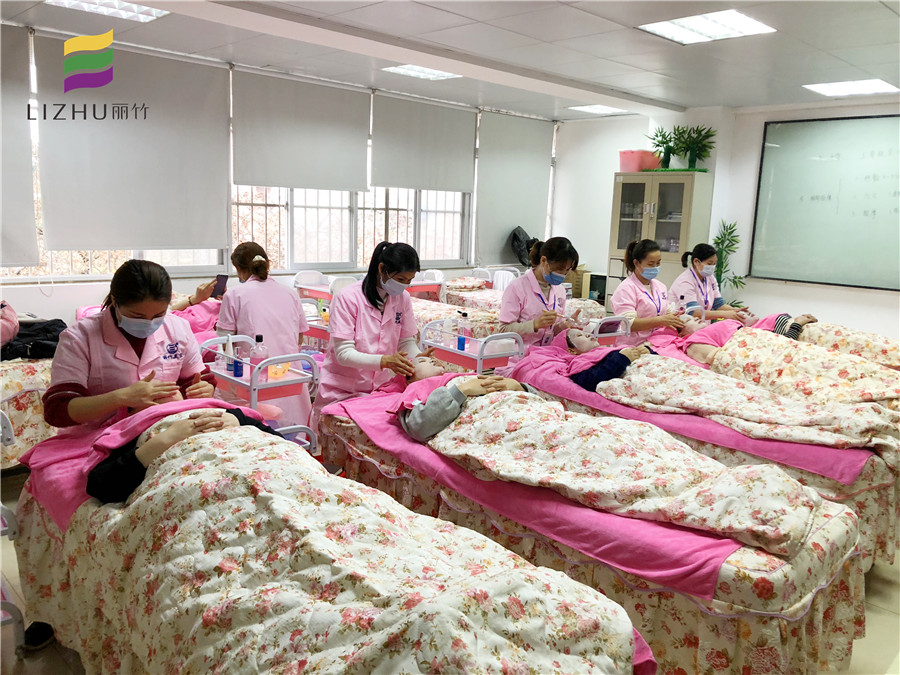 夏季美容護(hù)膚技巧，廣西學(xué)美容護(hù)膚專業(yè)介紹