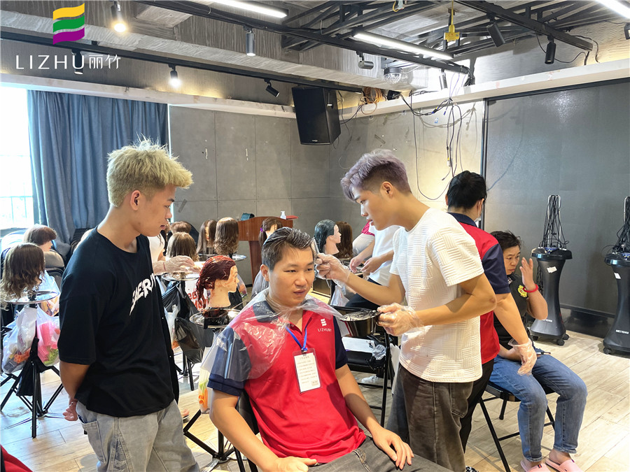 美發(fā)新手燙染技巧，廣西燙染培訓(xùn)課程