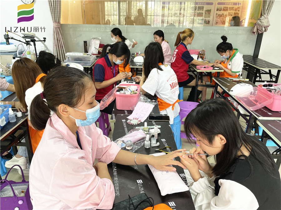 如何推死皮？南寧美甲培訓(xùn)學(xué)?；A(chǔ)課程