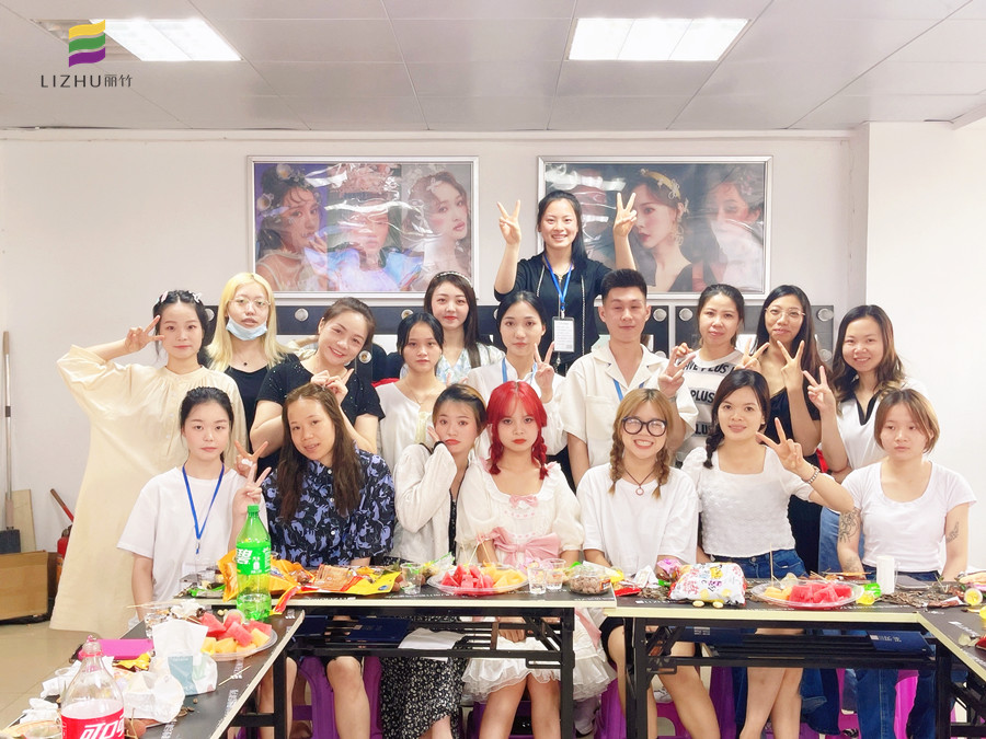 麗竹學?；瘖y全能班舉辦畢業(yè)座談會