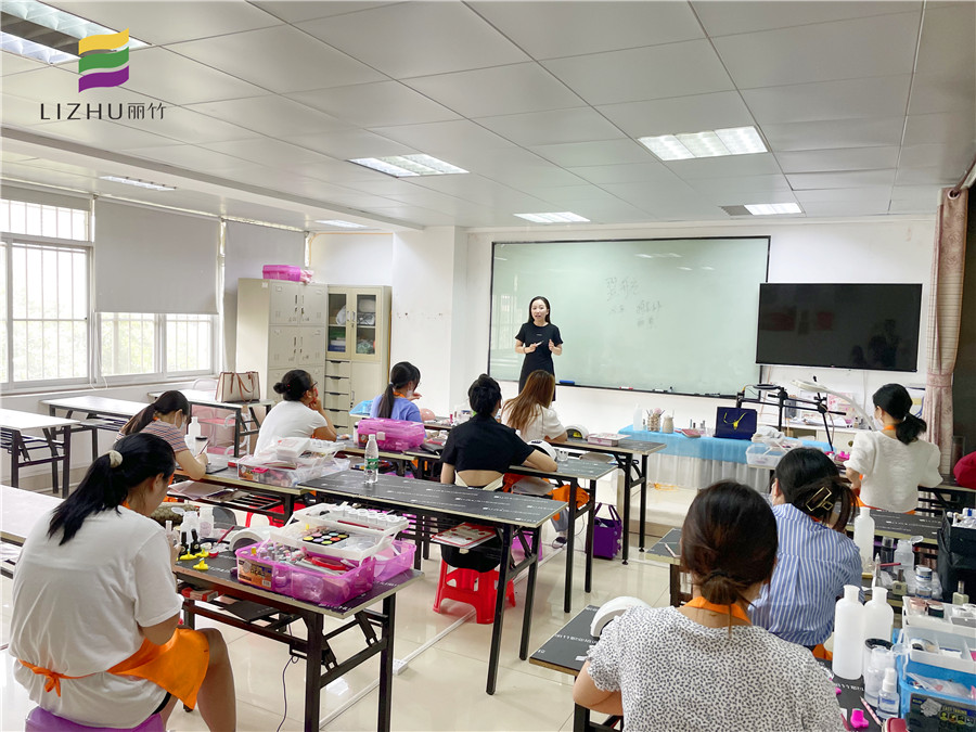 翌航定制美學(xué)連鎖機(jī)構(gòu)專場(chǎng)，南寧美甲培訓(xùn)學(xué)校就業(yè)宣講