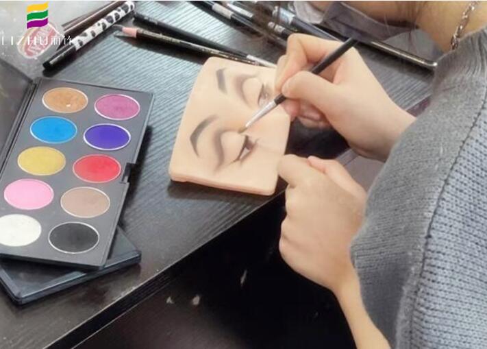 仿皮畫眼妝，南寧化妝學(xué)校眼妝教程