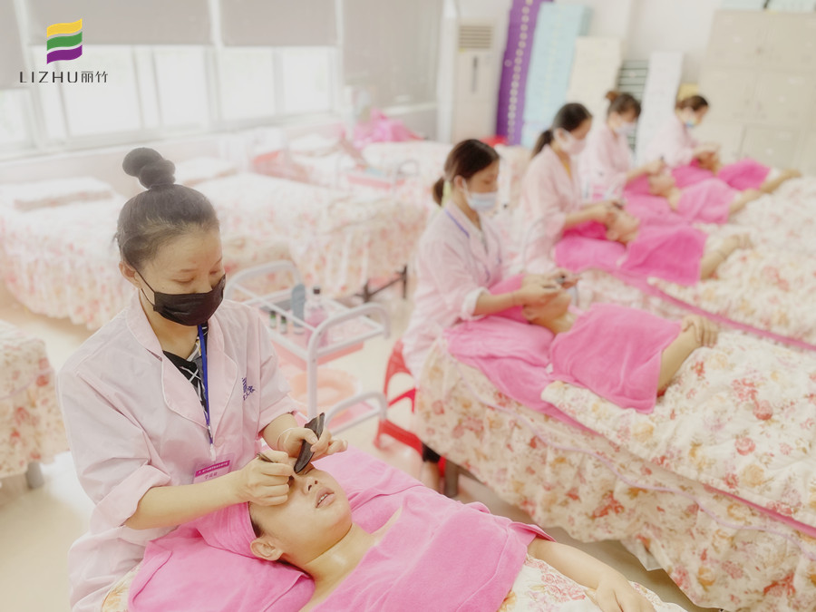 眼部刮痧的好處，南寧美容養(yǎng)生培訓(xùn)課程