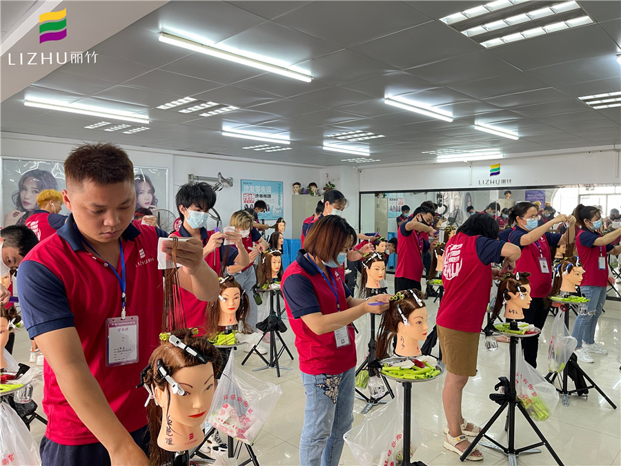 標(biāo)準(zhǔn)杠考核，南寧美發(fā)技師班現(xiàn)場實況