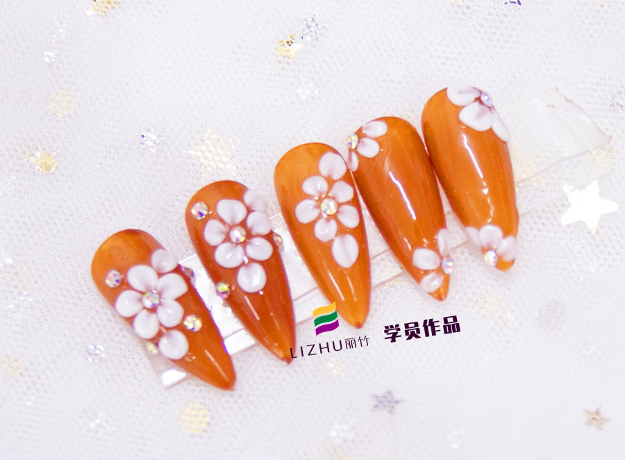 五瓣花雕花美甲，南寧美甲學(xué)校短期訓(xùn)練班作品