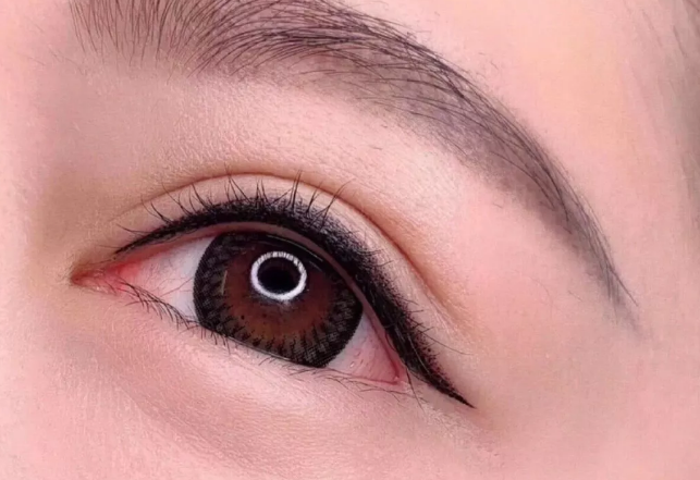 美瞳線暈色處理方法，南寧市紋繡學(xué)校幫找解決方案