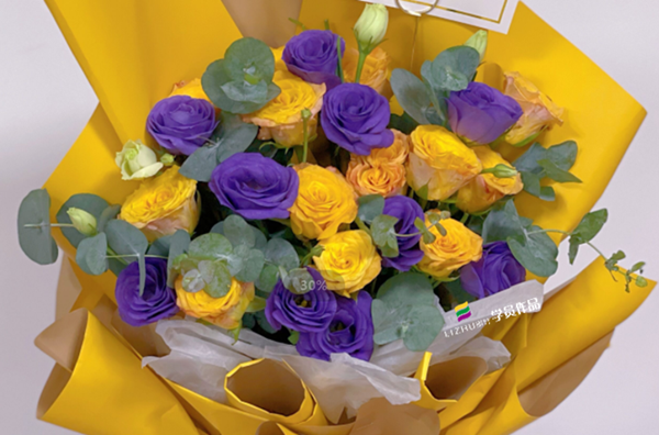 玫瑰花束圖片，學(xué)員告訴你南寧學(xué)插花要多久
