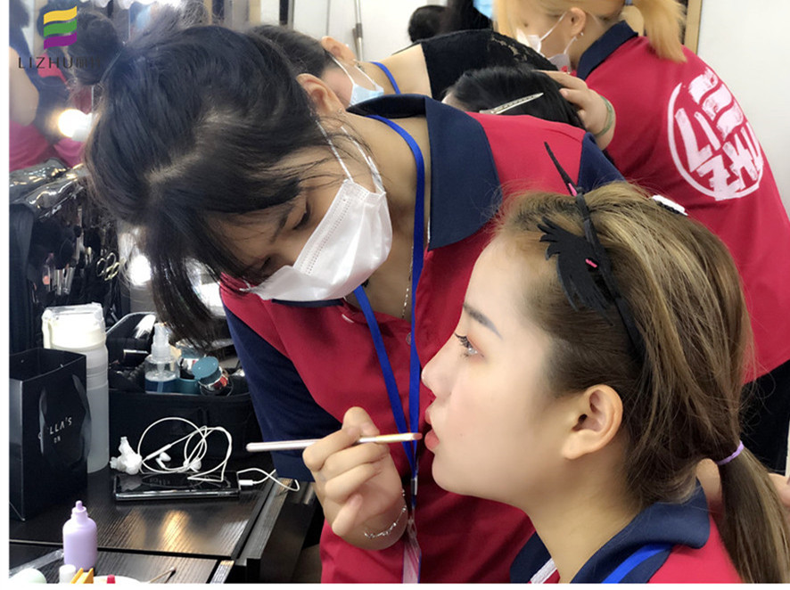 南寧化妝基礎培訓班：涂口紅的注意事項