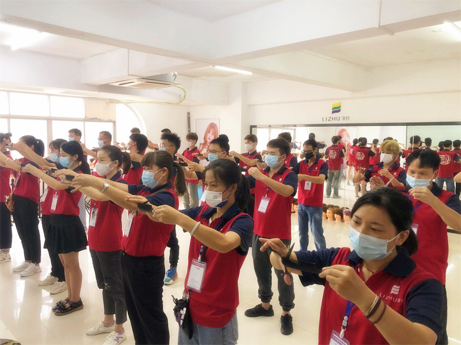 零基礎(chǔ)學(xué)美發(fā)：新手如何練習(xí)用剪刀和梳子？