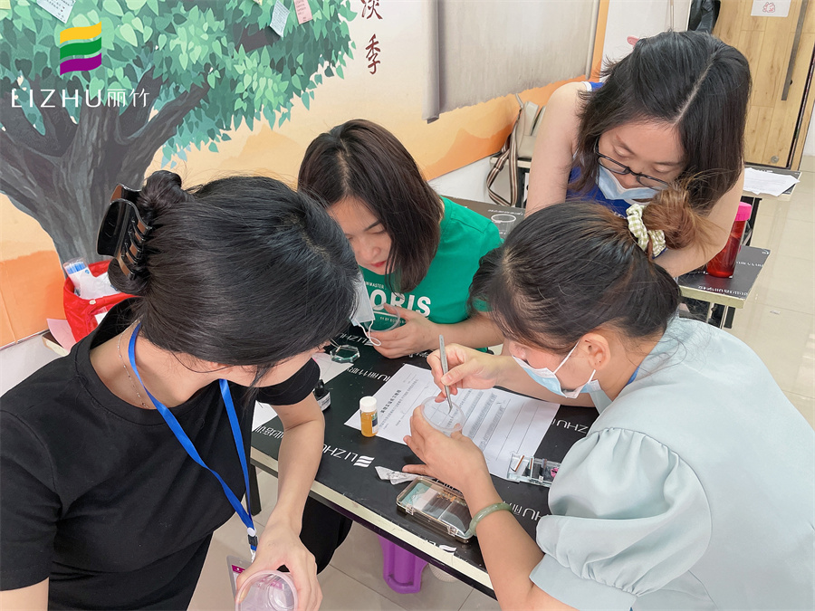 如何用杯子練習(xí)嫁接睫毛？來南寧美睫專業(yè)學(xué)?？纯窗?>
								
								<span id=