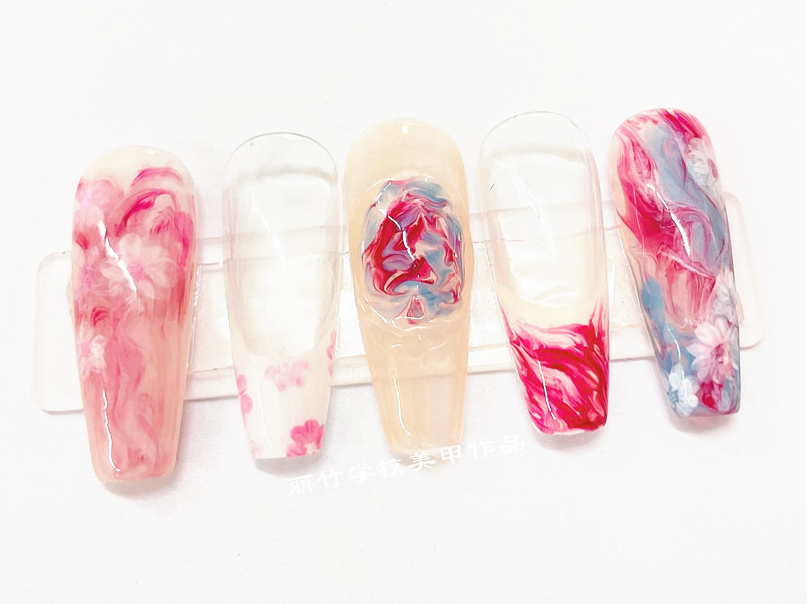 暈染液美甲圖片，廣西南寧美甲師培訓作品