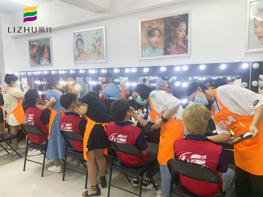 女士妝容和男士妝容的區(qū)別，廣西彩妝化妝專業(yè)培訓課程