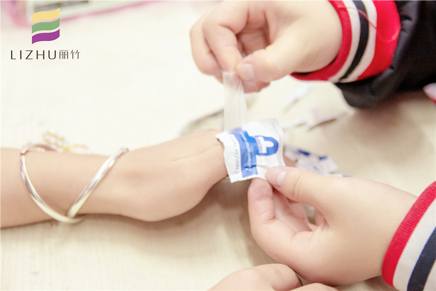 美甲工具有哪些?打磨機和卸甲包哪種好？