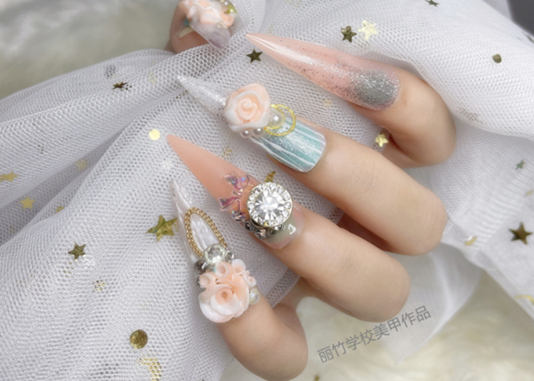 美甲掉漆補(bǔ)救方法，南寧美甲專業(yè)正規(guī)學(xué)校分享技巧