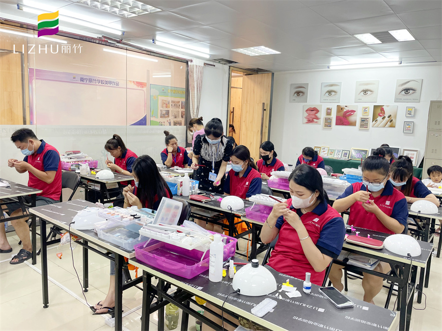 南寧美甲培訓(xùn)基礎(chǔ)課堂 | 南寧美甲培訓(xùn)學(xué)習