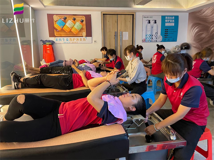 學(xué)美發(fā)店正確的洗頭方法，告訴你南寧哪里有洗頭培訓(xùn)技術(shù)？