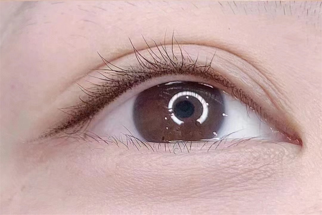 單眼皮紋眼線的注意事項，廣西南寧眉眼唇學(xué)校總結(jié)