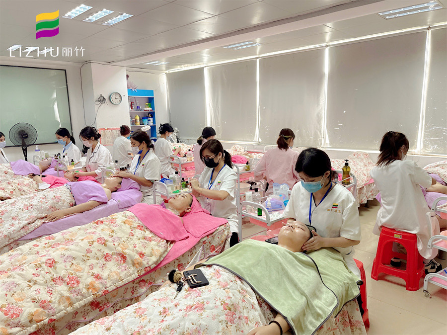 秋季如何敷面膜？南寧面部護(hù)理基礎(chǔ)班課程分享