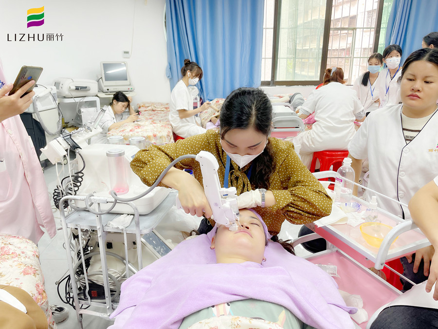 美容院該如何選擇美容儀器？廣西美容儀器培訓(xùn)班教你