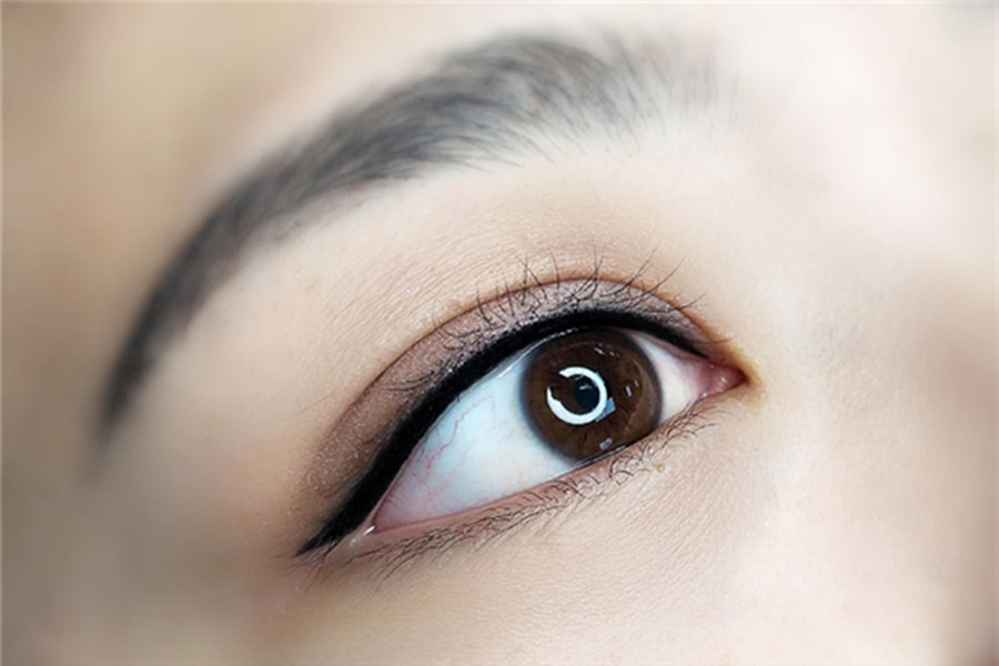 美瞳線發(fā)藍(lán)暈色怎么辦？南寧紋繡學(xué)美瞳線
