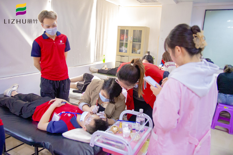 紋繡師在紋眉時如何收費？南寧紋眉培訓(xùn)學(xué)校幫你分析