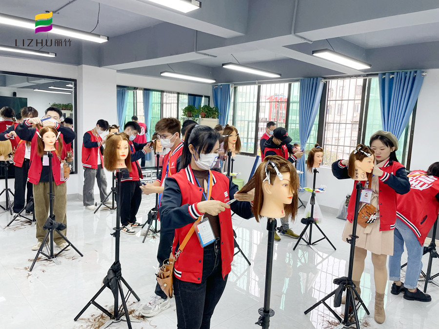 南寧學(xué)美發(fā)剪發(fā)：不同長度碎發(fā)怎么剪？