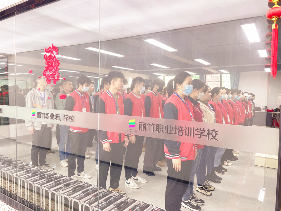 直擊南寧有名老牌職業(yè)學(xué)校學(xué)員每日晨會