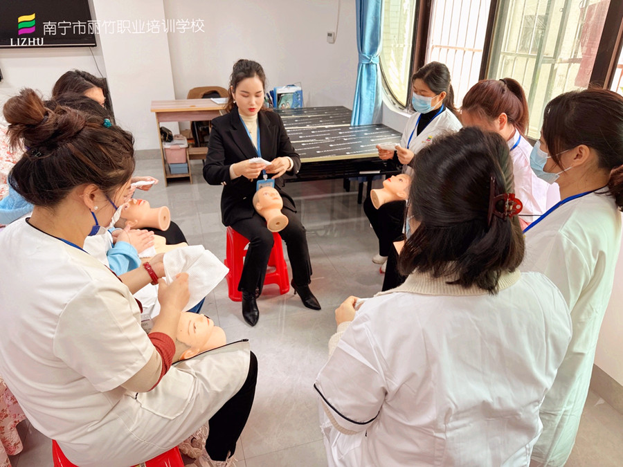 面部護理工作包括什?廣西零基礎(chǔ)美容培訓(xùn)