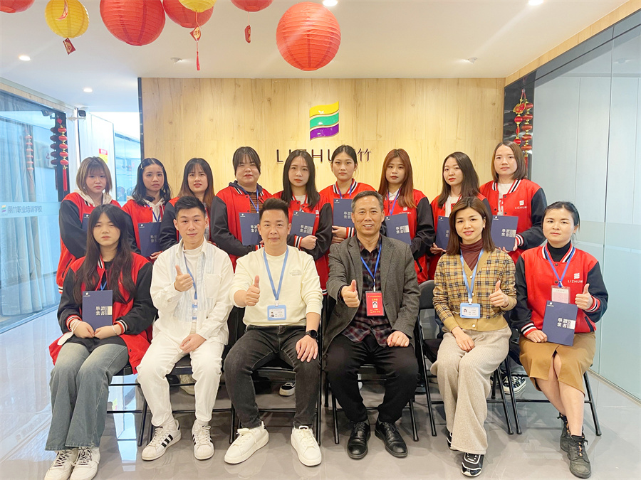 畢業(yè)啦~祝賀麗竹化妝造型培訓(xùn)班的學(xué)員們