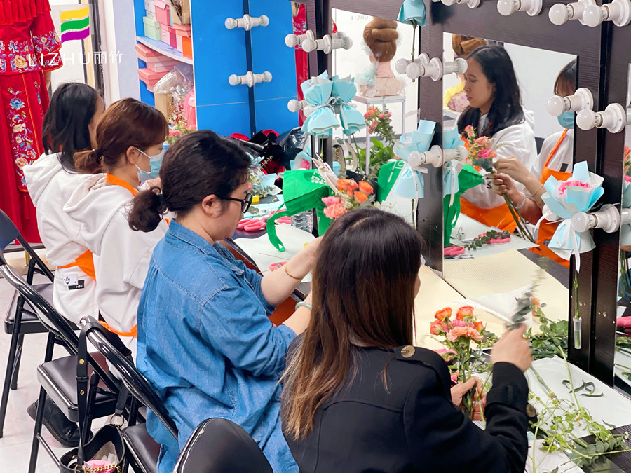 南寧專業(yè)花藝課程--零基礎學單支花束