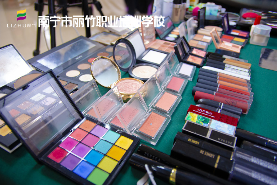 眼影的色調(diào)認識，廣西彩妝化妝基礎(chǔ)班課件內(nèi)容